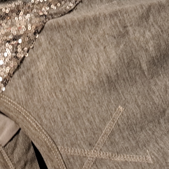 ♥️New gray gotta have it sequin knit top - Picture 10 of 11
